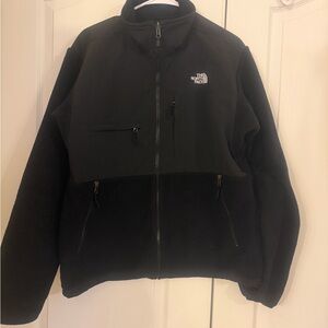 The North Face Men's Black with fleece and mesh very warm Performance Jacket!